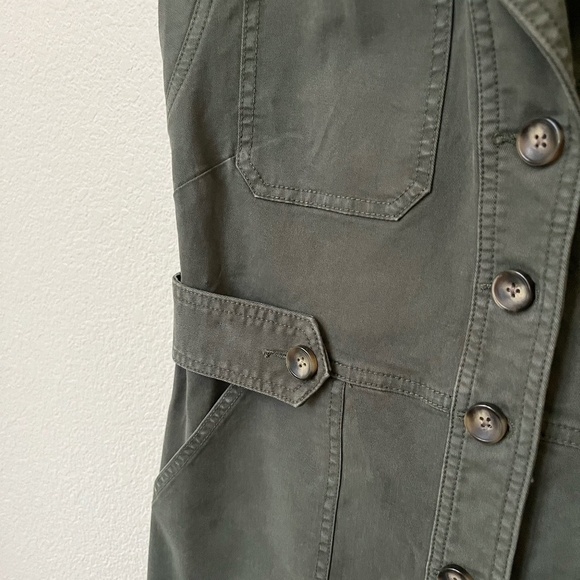 VERONICA BEARD | Cotton-Blend Twill Button Mini Dress in Army Green | Size 6 - Picture 7 of 13